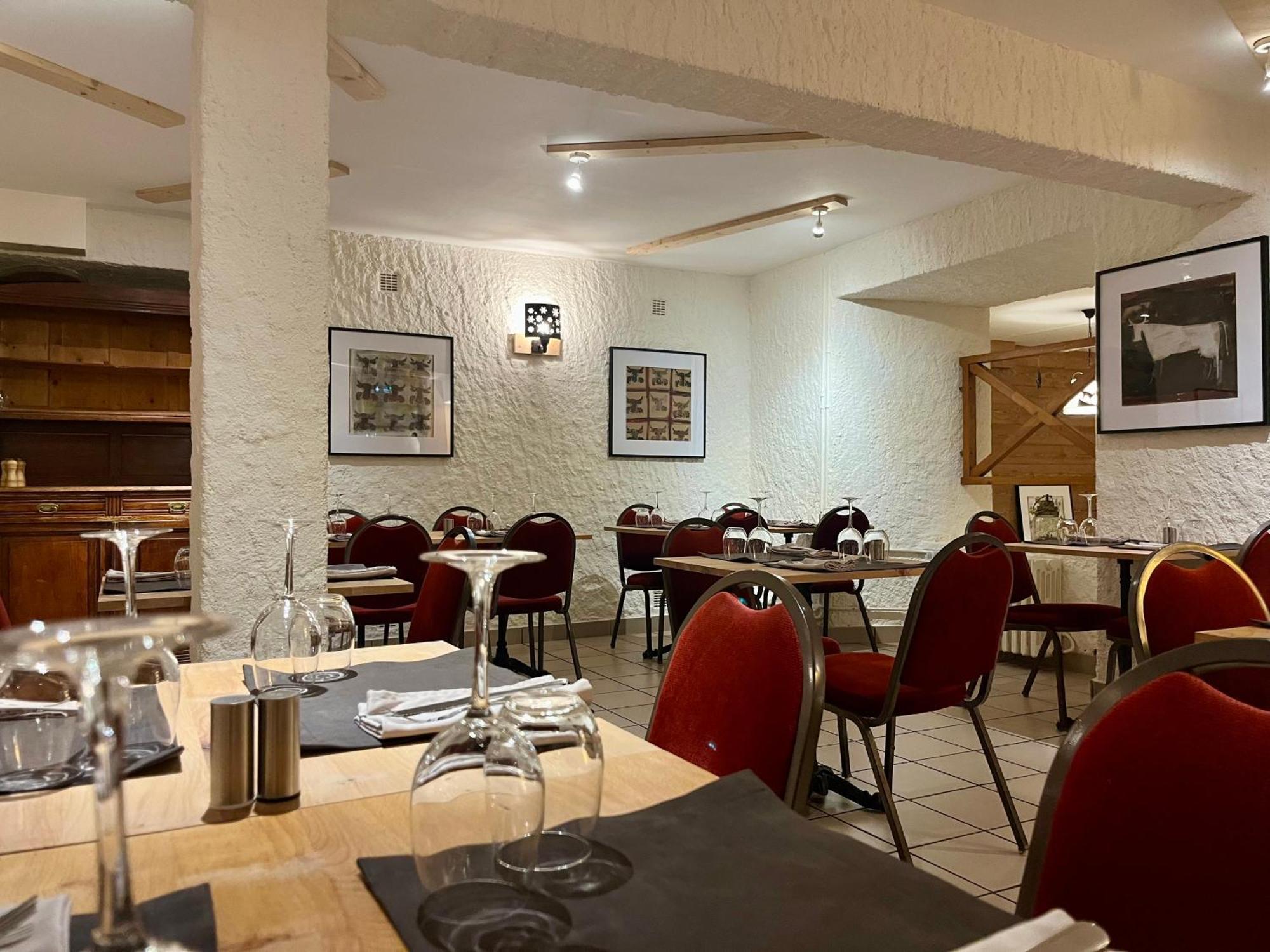 Hotel Restaurant Le Clos 베세-에-생타나스타시 외부 사진
