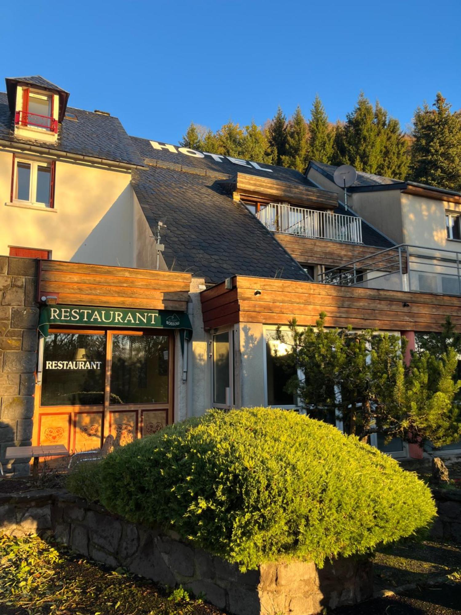 Hotel Restaurant Le Clos 베세-에-생타나스타시 외부 사진