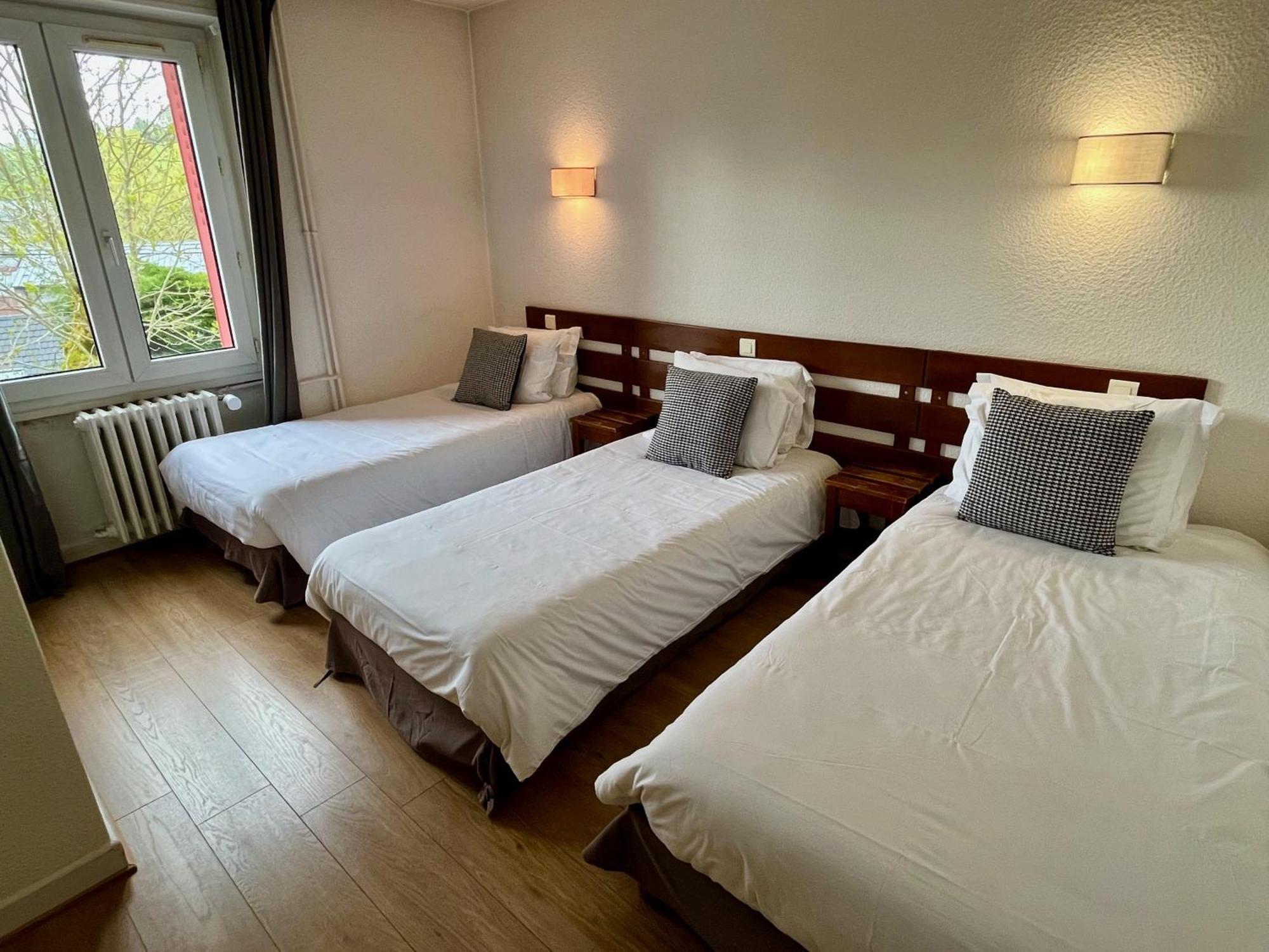Hotel Restaurant Le Clos 베세-에-생타나스타시 객실 사진